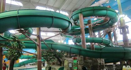 Wisconsin Dells Family Stay with Water Park Access & Spacious 2BR Suite