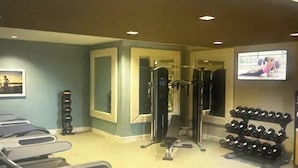 A gym with treadmills, a weight rack, and exercise equipment. - Ocean Front View Hilton Head Island 2 bedroom Condo sleeps 8 w/ Golf access (Hilton Head Island)