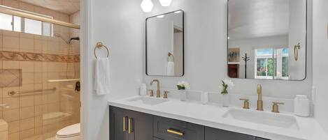 Shower, hair dryer, towels, shampoo