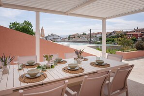 Outdoor dining - Casa da Amelinha - Douro Valley (Peso da Régua)