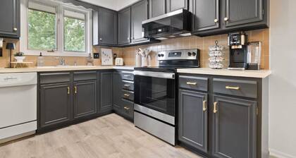 Looking for a cozy stay? This home is centrally located and sleeps 6.