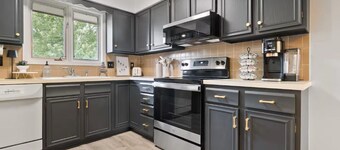 Looking for a cozy stay? This home is centrally located and sleeps 6.