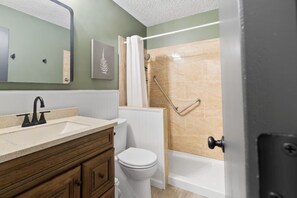 Shower, hair dryer, towels, soap - Looking for a cozy stay? This home is centrally located and sleeps 6. (Hutchinson)