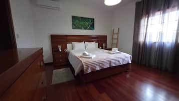 Iron/ironing board, internet, bed sheets
