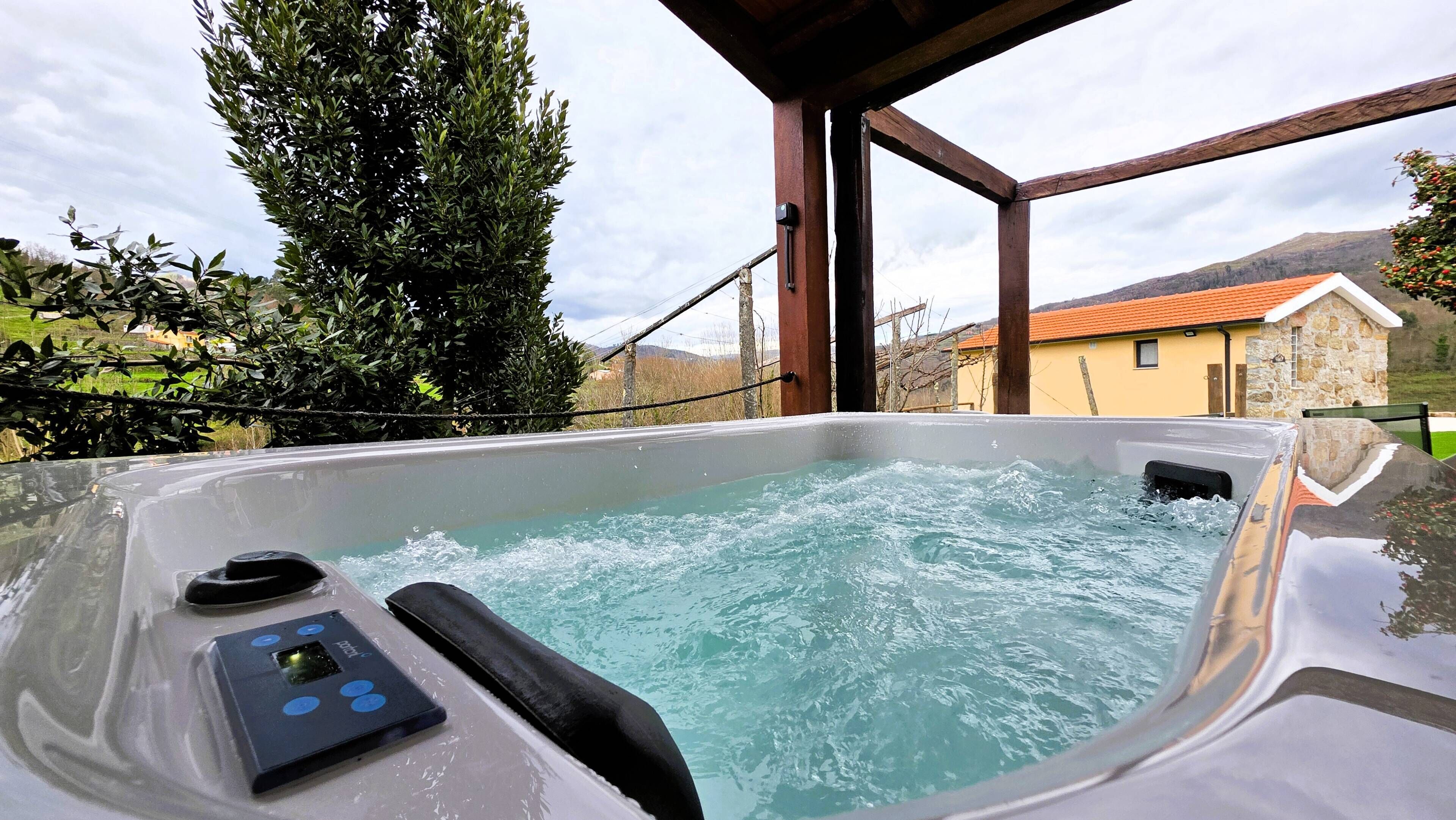 Outdoor spa tub