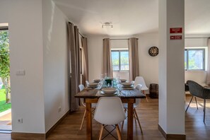 Dining - Casa Camélia - The Valley Villas (Baião)