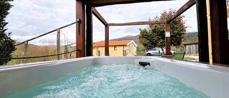 Baignoire à remous extérieure