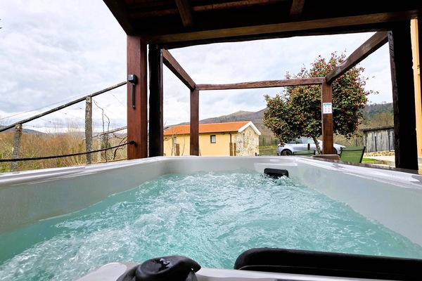 Outdoor spa tub