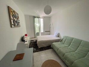 Room - Studio in the heart of Corsica. (Venaco)