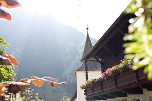 Double Room, Balcony, Mountain View | Property grounds - bei Max - Boutique B&B (Plangeroß)