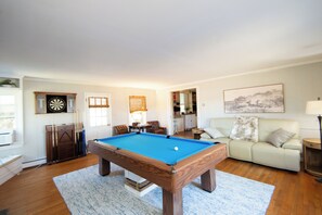 Living area - Multi-Home Waterfront Eastern Shore Retreat with 80+ acres to yourself (Cambridge)