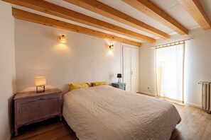 3 bedrooms, iron/ironing board, travel crib, WiFi