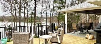 Waterfront home for 12: pets welcome, covered deck, boat slip, beach area, grill
