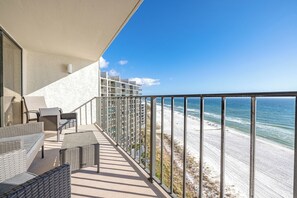 Property grounds - Sandy Seahorse Tower 3 - 10th floor - best view! Private balcony, 2 kings, bunks (Panama City Beach)