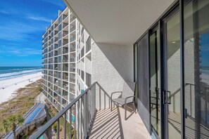 Property grounds - Sandy Sunsets Tower 3 - 6th floor, gorgeously updated beachfront w/2 king beds+ (Panama City Beach)