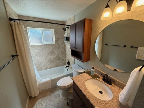 The 19th Green! A beautifully remodeled condo steps from the Airport Golf Course