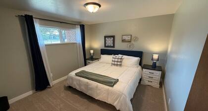 The 19th Green! A beautifully remodeled condo steps from the Airport Golf Course