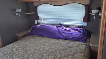 Casa mobile familiare, vista deserto | Postazione laptop, ferro/asse da stiro