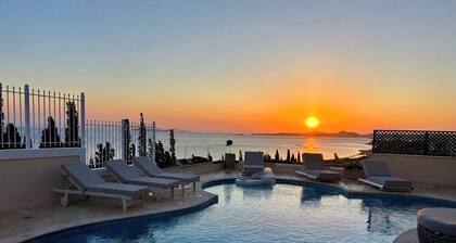 Seaview Villa Lagonissi |7-min Walk to Beach| Pool & SunsetViews |Athens Riviera