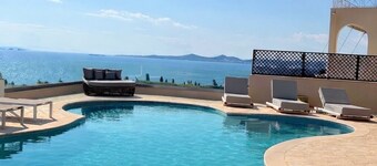 Seaview Villa Lagonissi |7-min Walk to Beach| Pool & SunsetViews |Athens Riviera