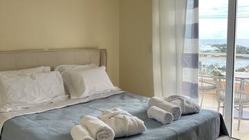 4 bedrooms, desk, iron/ironing board, travel crib