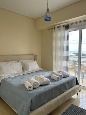 4 bedrooms, desk, iron/ironing board, travel cot