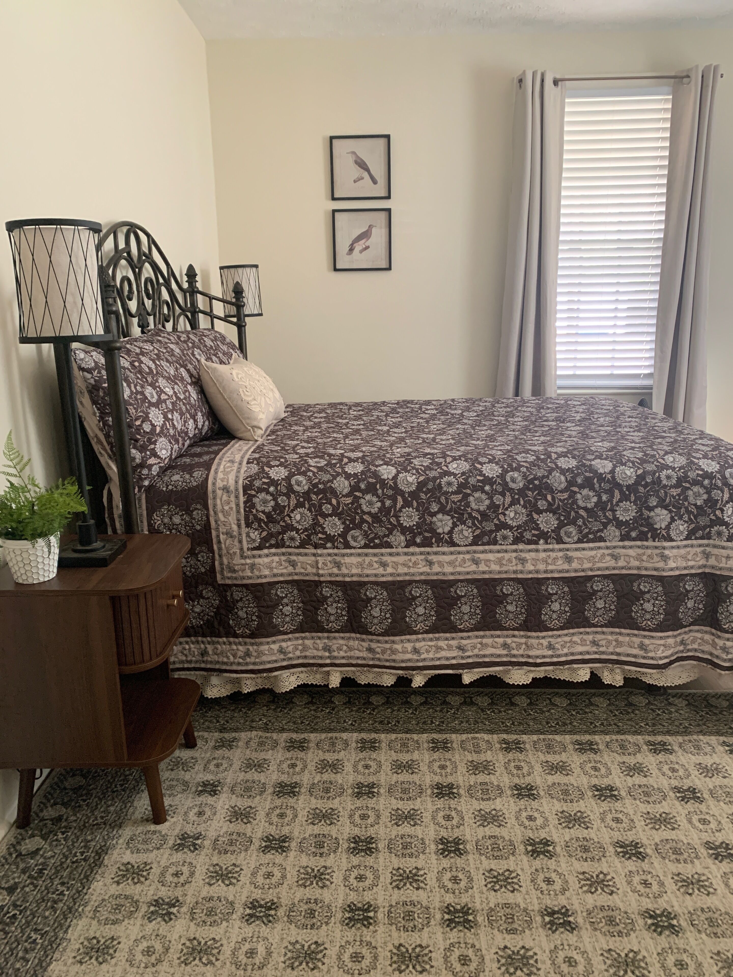 Iron/ironing board, WiFi, bed sheets