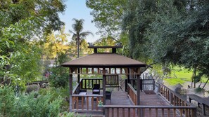 House (3 Bedrooms) | Interior - Scenic LA Stay Near Ventura Blvd With Deck, Games, Fireplace & Outdoor Dining Marmol Vista by Avantstay (Woodland Hills)