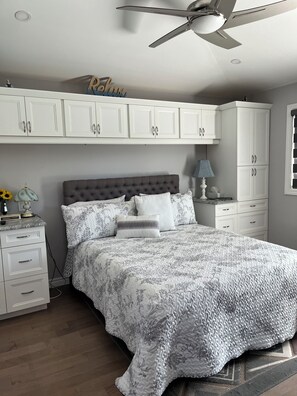 Internet, bed sheets - Sturgeon Lake House (dunsford)
