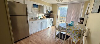 Quiet Lakeside Retreat - Dog Friendly!