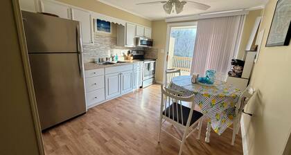 Quiet Lakeside Retreat - Dog Friendly!