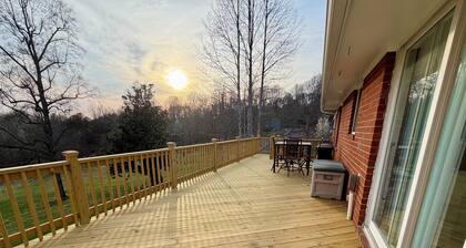 Quiet Lakeside Retreat - Dog Friendly!