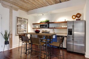 Dining - 6BR Downtown Savannah Condo | Walk to Nightlife (Savannah)