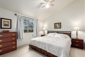 WiFi, bed sheets - Lovely 2-bedroom house with AC in peaceful Apache Junction. (Apache Junction)