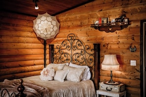 1 bedroom, bed sheets