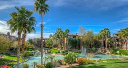 Gated 2BR Condo with Pool, Hot Tub, Gym & BBQ, Near Papago Park, Zoo & ASU