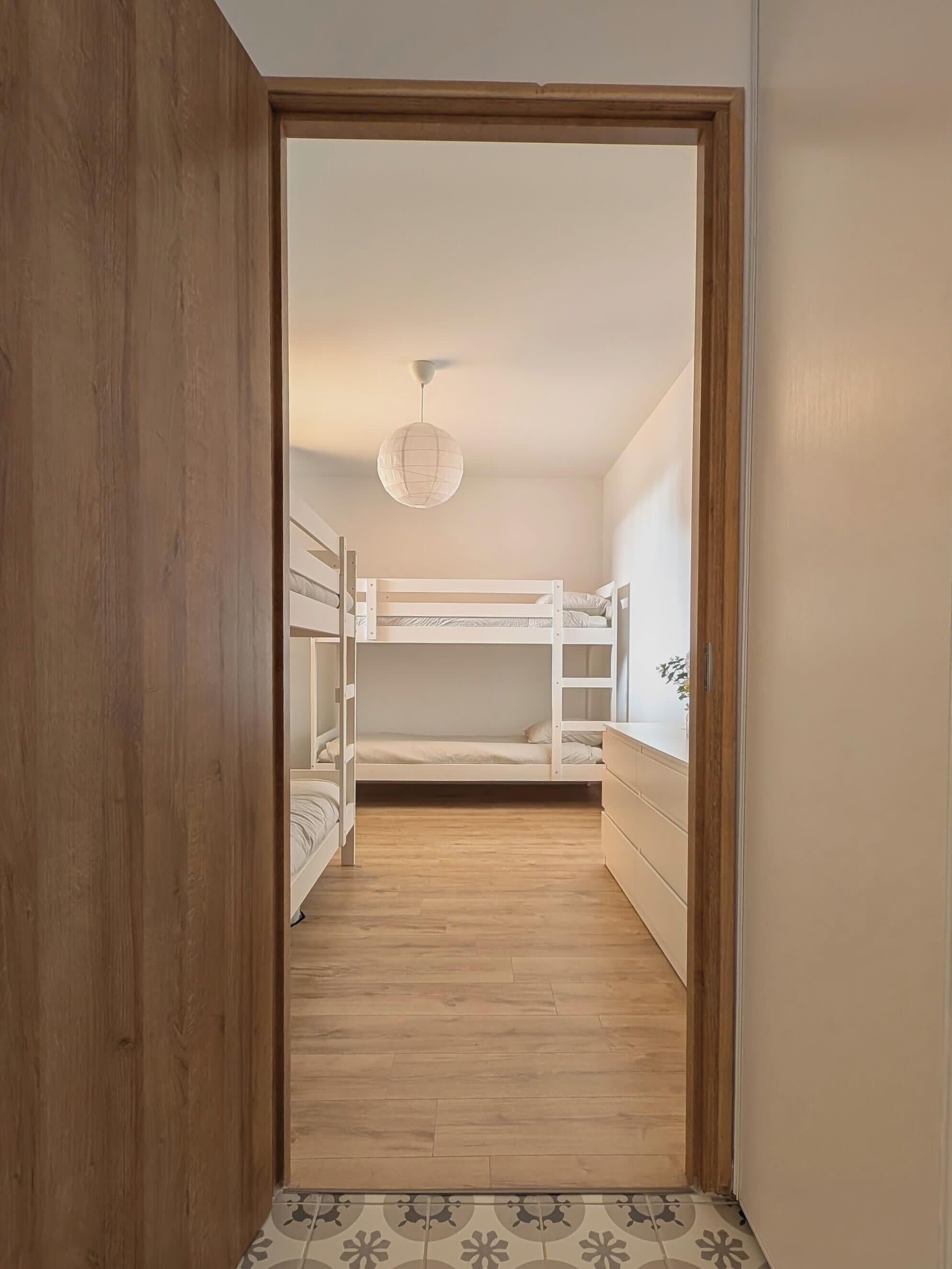 Iron/ironing board, travel crib, WiFi, bed sheets