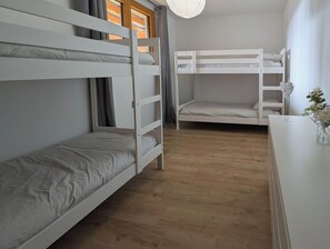 2 chambres, fer et planche à repasser, lit parapluie, Wi-Fi