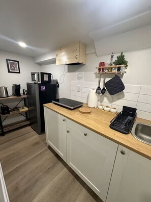 Private kitchen - Cozy Basement Studio Suite (Vaughan)
