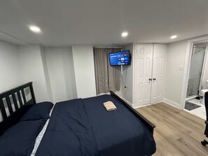 Room - Cozy Basement Studio Suite (Vaughan)