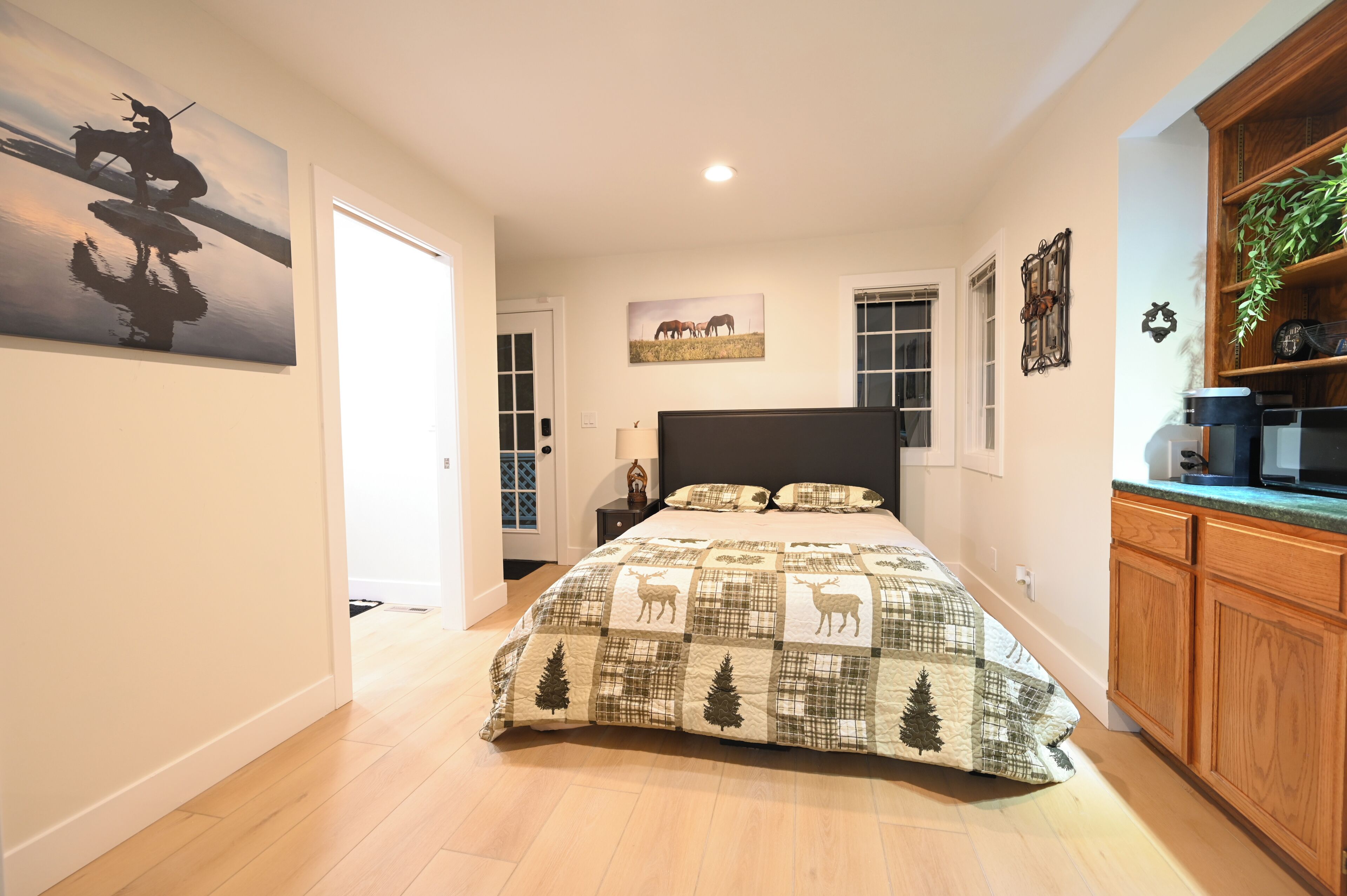 Iron/ironing board, WiFi, bed sheets