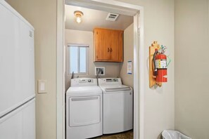 Interior - Multi-Gen Family Retreat: 2 Homes, 2 Hot Tubs, Bass Lake & Yosemite (Oakhurst)