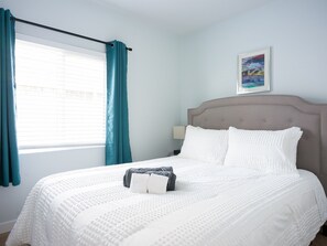 4 bedrooms, iron/ironing board, travel cot, free WiFi - Family 4BR Near Disney Yard Kings Pets (Fullerton)