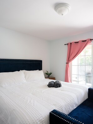 4 bedrooms, iron/ironing board, travel cot, free WiFi - Family 4BR Near Disney Yard Kings Pets (Fullerton)