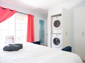 4 bedrooms, iron/ironing board, travel cot, free WiFi - Family 4BR Near Disney Yard Kings Pets (Fullerton)