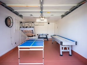 Games room - Fire Pit Retreat w/ Games 4 Beds Near LAX & Beach (Lawndale)