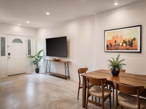 Dining - Fire Pit Retreat w/ Games 4 Beds Near LAX & Beach (Lawndale)