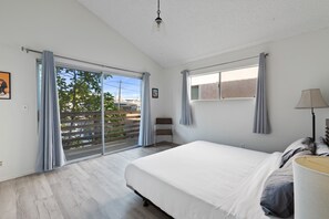 2 habitaciones, tabla de planchar con plancha y cuna de viaje 
