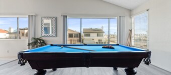 Walk-to-Beach Stay w/ Pool Table & Bikes