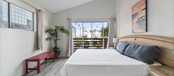 Walk-to-Beach Stay w/ Pool Table & Bikes
